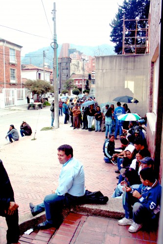 Waste pickers in Bogotá receive payment for services. Photo credit: Federico Parra.