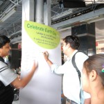 Passengers sign the pledge and encourage other peolpe to do so