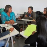 Discussões em grupo durante a oficina de gênero / Group discussions during the gender workshop